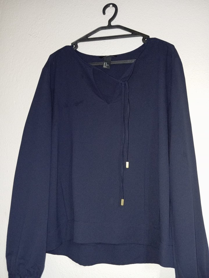 Lacivert V Yaka Düğmeli Kadın Bluz - Görsel 2