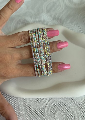  Beden Pastel renk taşlı çoklu lastik bileklik 