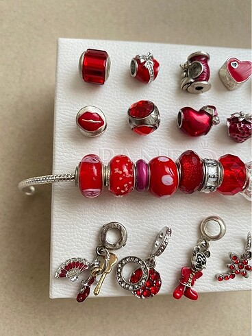 Pandora Kırmızı charm