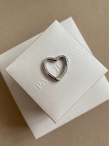 Pandora me kalp charm