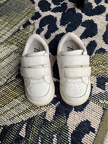 24 Beden beyaz Renk Zara krem bebek sneakers