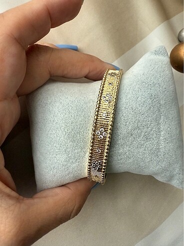 Pandora Gold ince taşlı çizgili kelepçe bileklik