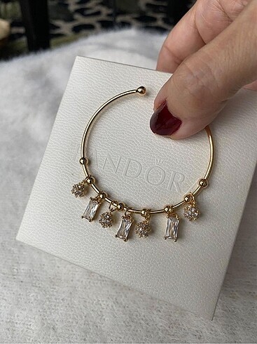 Pandora Gold taşlı charm şans bilekliği