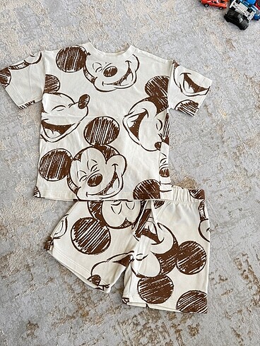 H&M Mickey mouse alt üst şort takım