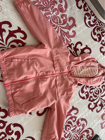 Zara marka bebek yağmurluk