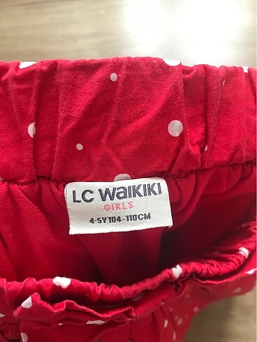 4 Yaş Beden kırmızı Renk LC Waikiki marka tütülü kız çocuk eteği hiçbir sorunu yok göründ