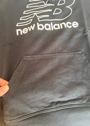 Siyah New Balance Kapüşonlu Sweatshirt - Görsel 2