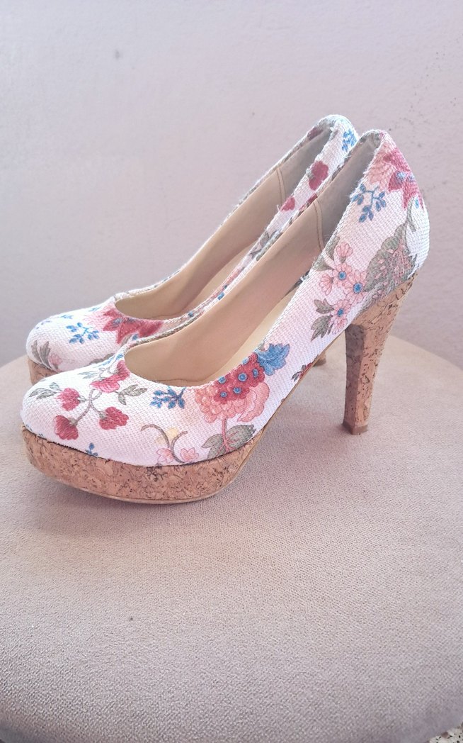 Çiçek Desenli Beyaz Platform Topuklu Kadın Ayakkabı - Görsel 2