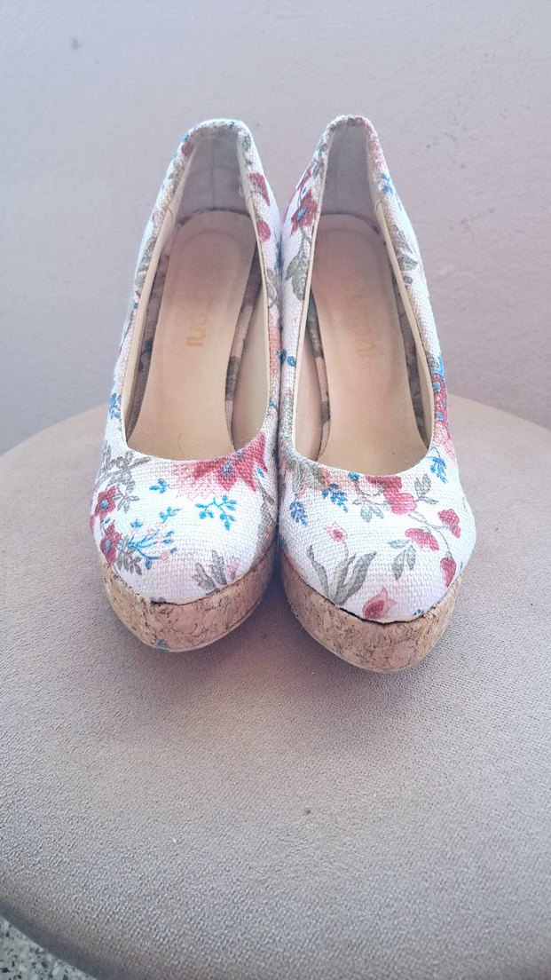 Çiçek Desenli Beyaz Platform Topuklu Kadın Ayakkabı - Görsel 3