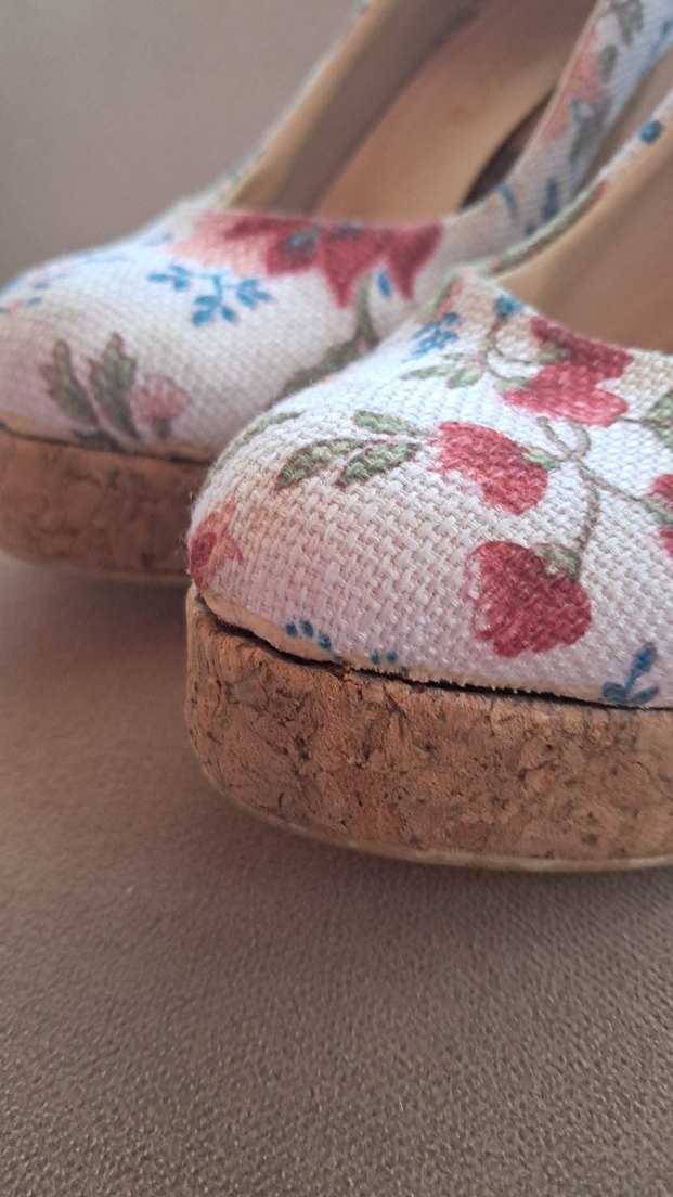 Çiçek Desenli Beyaz Platform Topuklu Kadın Ayakkabı - Görsel 4