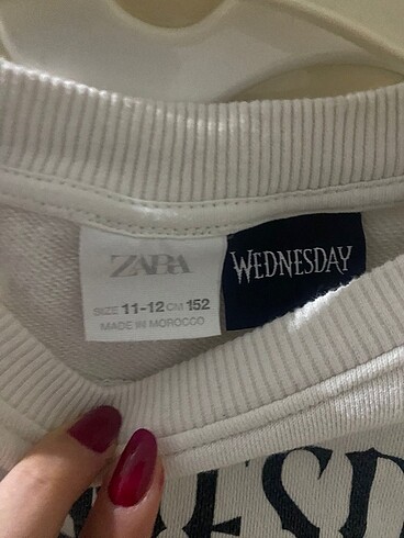 11-12 Yaş Beden zara sweatshirt wednesday
