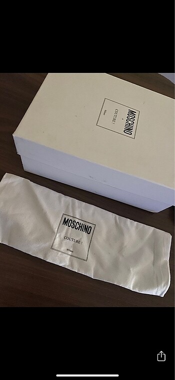 41 Beden Moschino Sandalet