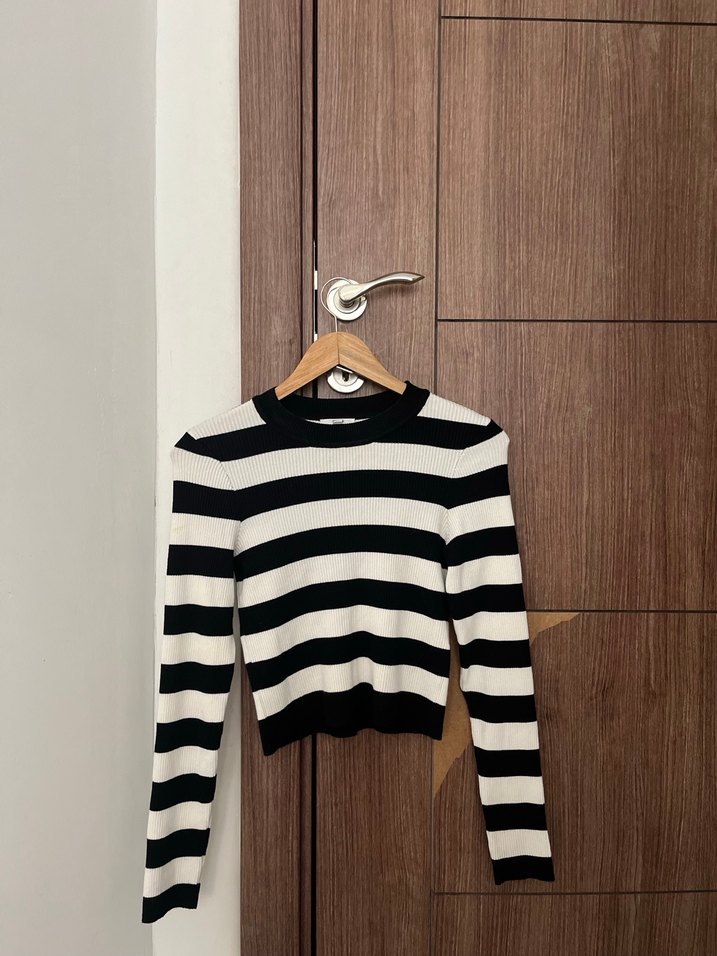 Uzun Kollu Siyah Beyaz Çizgili Triko Kazak - Görsel 2