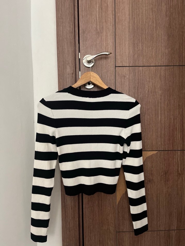 Uzun Kollu Siyah Beyaz Çizgili Triko Kazak - Görsel 4