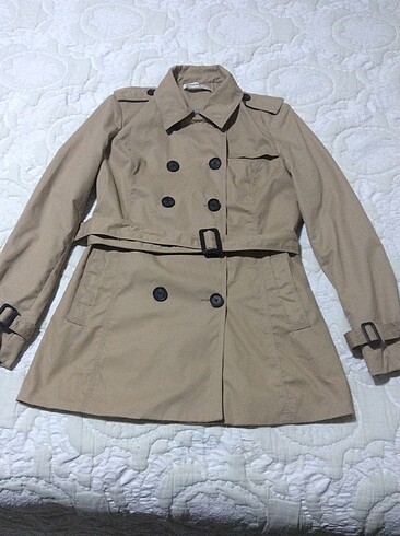 Stradivarius trenchcoat