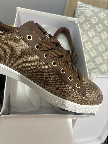 42 Beden Guess spor ayakkabı
