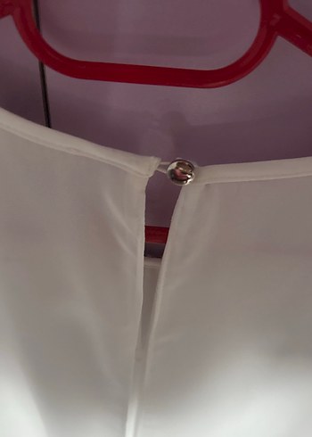 Zincir Detaylı Beyaz Kadın Bluz - Görsel 8