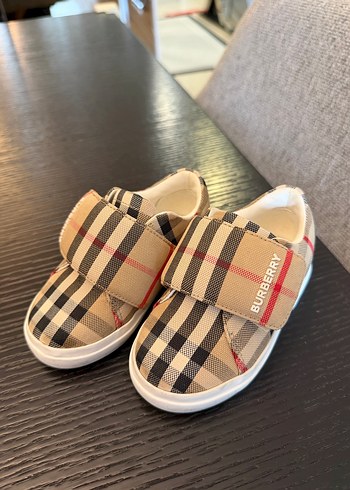 Burberry 22