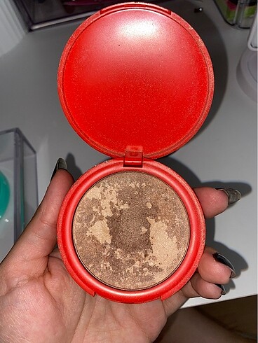 Bronzer aydınlatıcı