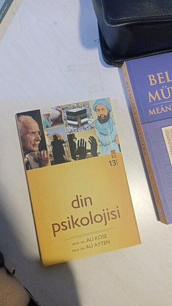  Beden Çanta ve kitap 