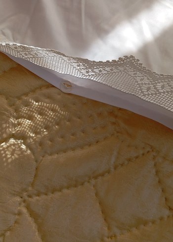 Parlak uçuk sarı renginde yün yorgan - Görsel 7