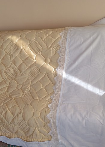 Parlak uçuk sarı renginde yün yorgan - Görsel 5