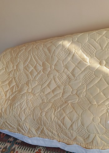 Parlak uçuk sarı renginde yün yorgan - Görsel 4