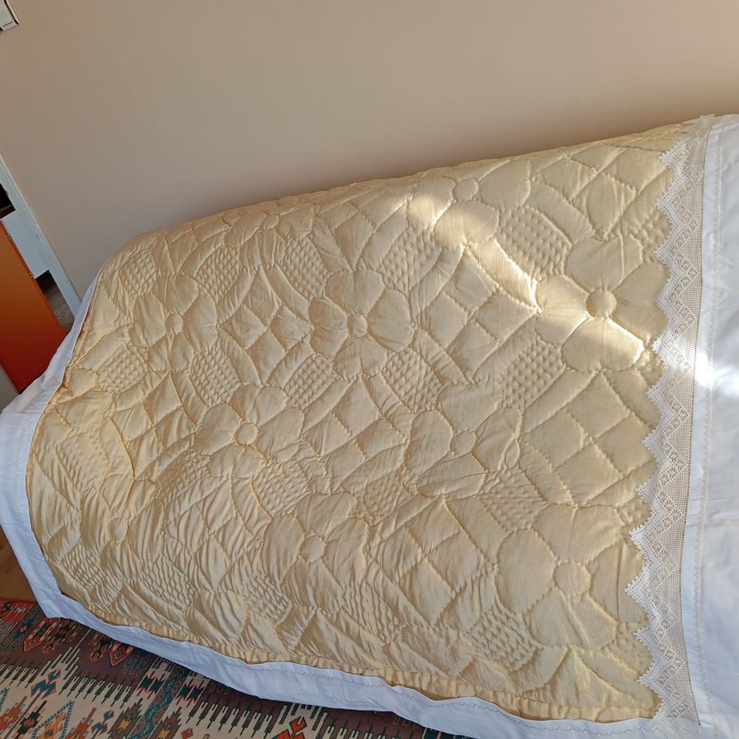 Parlak uçuk sarı renginde yün yorgan - Görsel 4