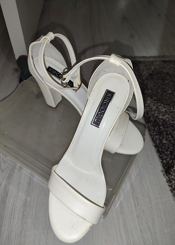 Beyaz Minimalist Topuklu Kadın Ayakkabı - Görsel 4