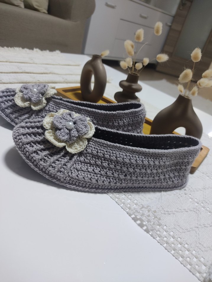 Gri Örgü Çiçekli Kadın Ev Terliği - Görsel 2