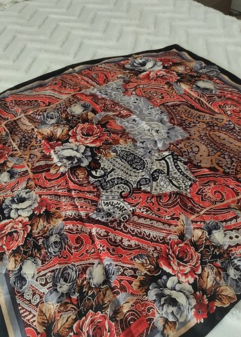 Çiçek Desenli  Kadın eşarp İpek - Görsel 2