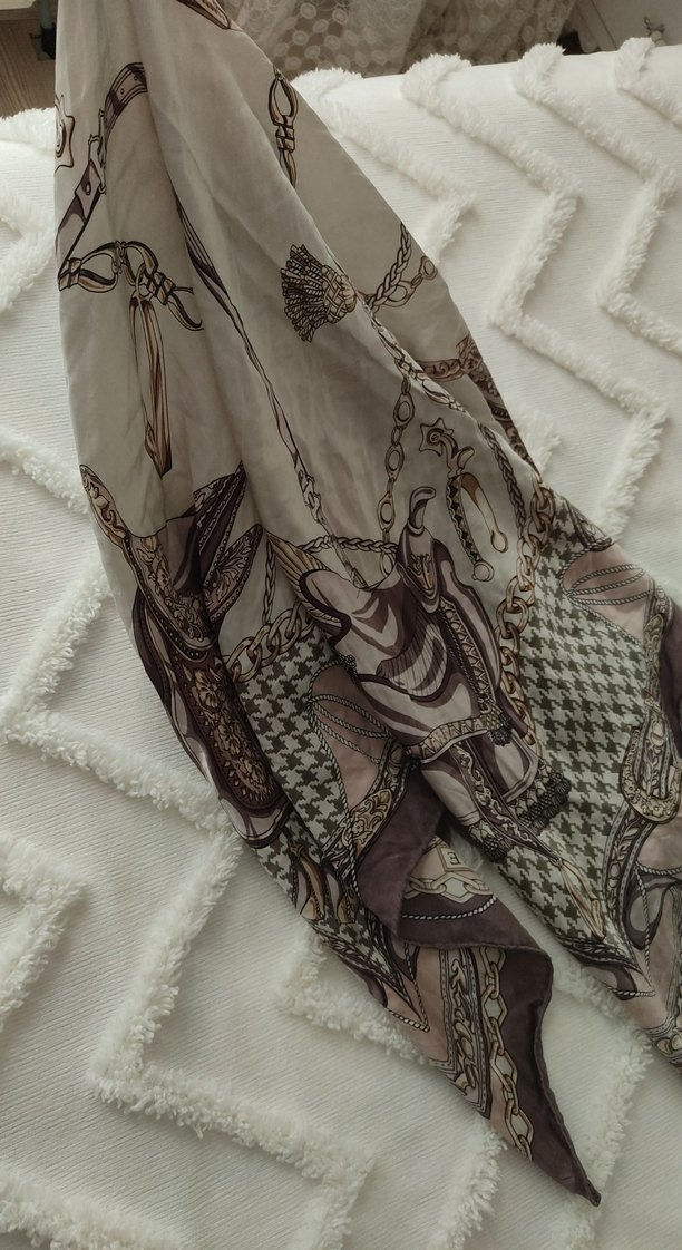 Zincir Detaylı ipek eşarp - Görsel 3