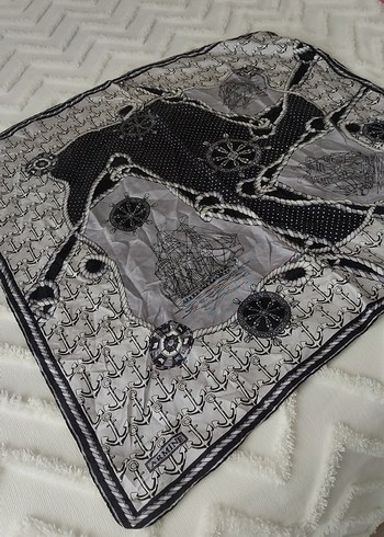 Gri Zincir Detaylı  Kadın eşarp - Görsel 2