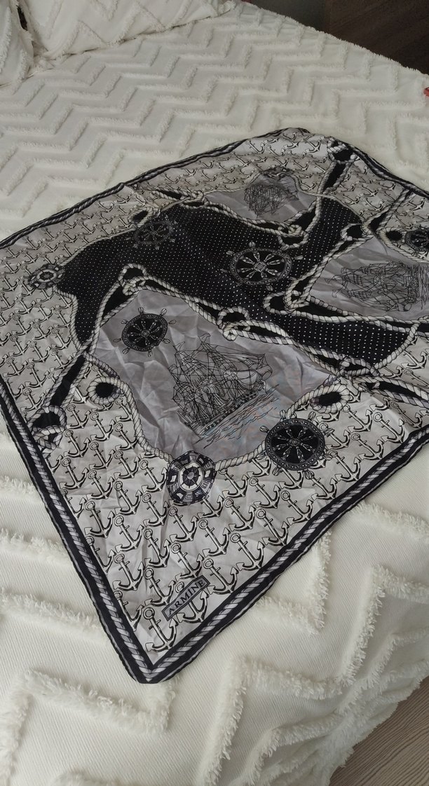 Gri Zincir Detaylı  Kadın eşarp - Görsel 2