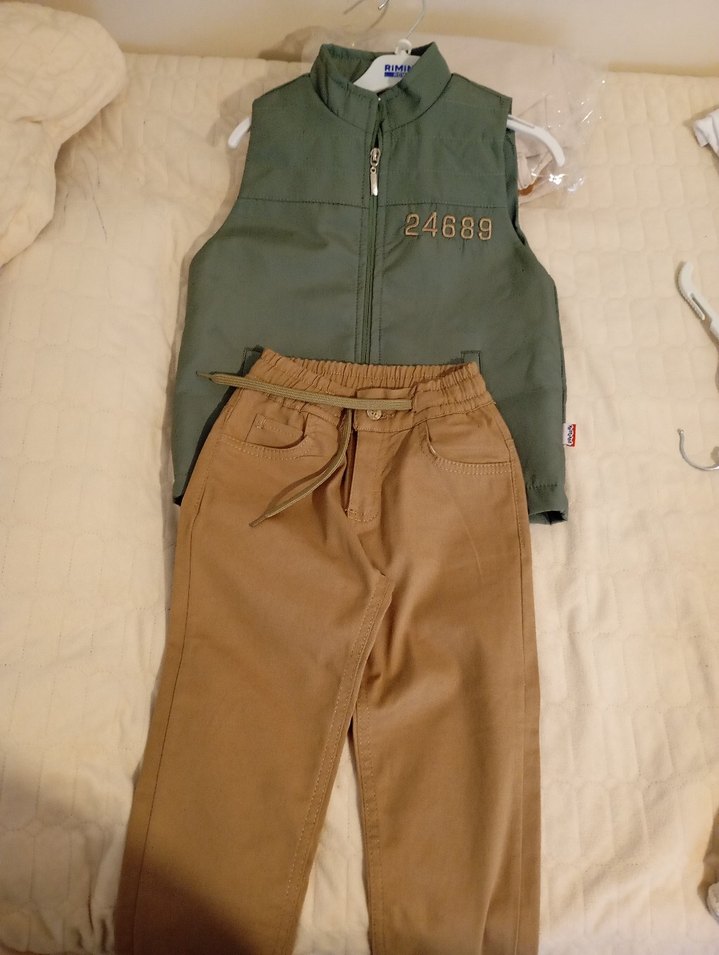 Erkek Çocuk Fermuarlı Kolsuz Yelek ve beli lastikli pantolon - Görsel 4