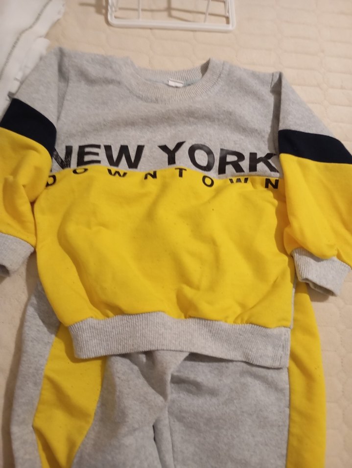 Gri ve Sarı Erkek Çocuk Eşofman Takımı - Görsel 3