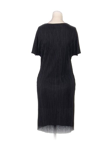 l Beden PreLoved Kısa Elbise %70 İndirimli.