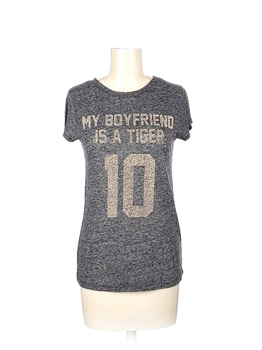 Pull and Bear T-shirt %70 İndirimli.