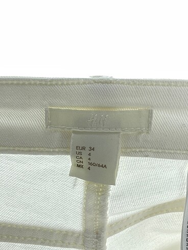 34 Beden beyaz Renk H&M Mini Şort %70 İndirimli.