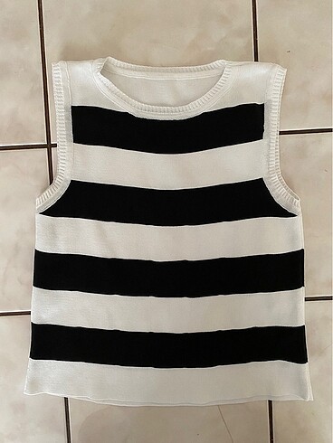 Siyah Beyaz Crop