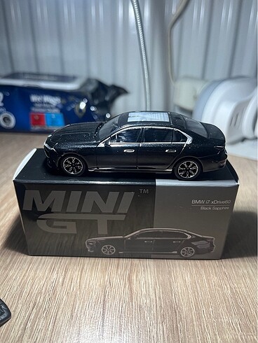 Mini GT BMW i7 xDrive60
