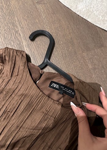 Kadın zara  Bej Keten Pilili Kolsuz Bluz - Görsel 2