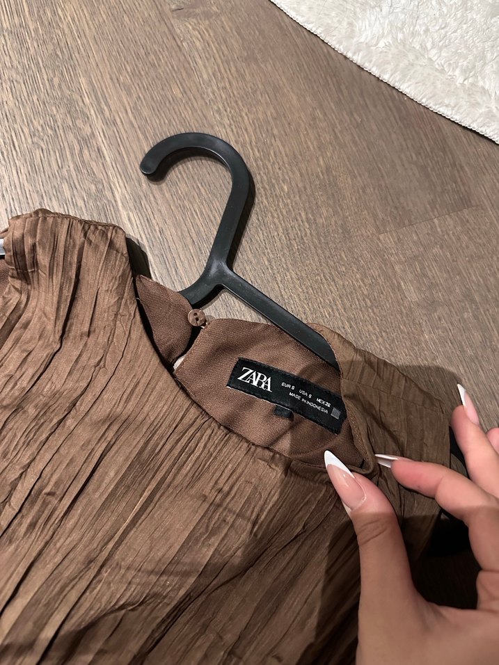 Kadın zara  Bej Keten Pilili Kolsuz Bluz - Görsel 2