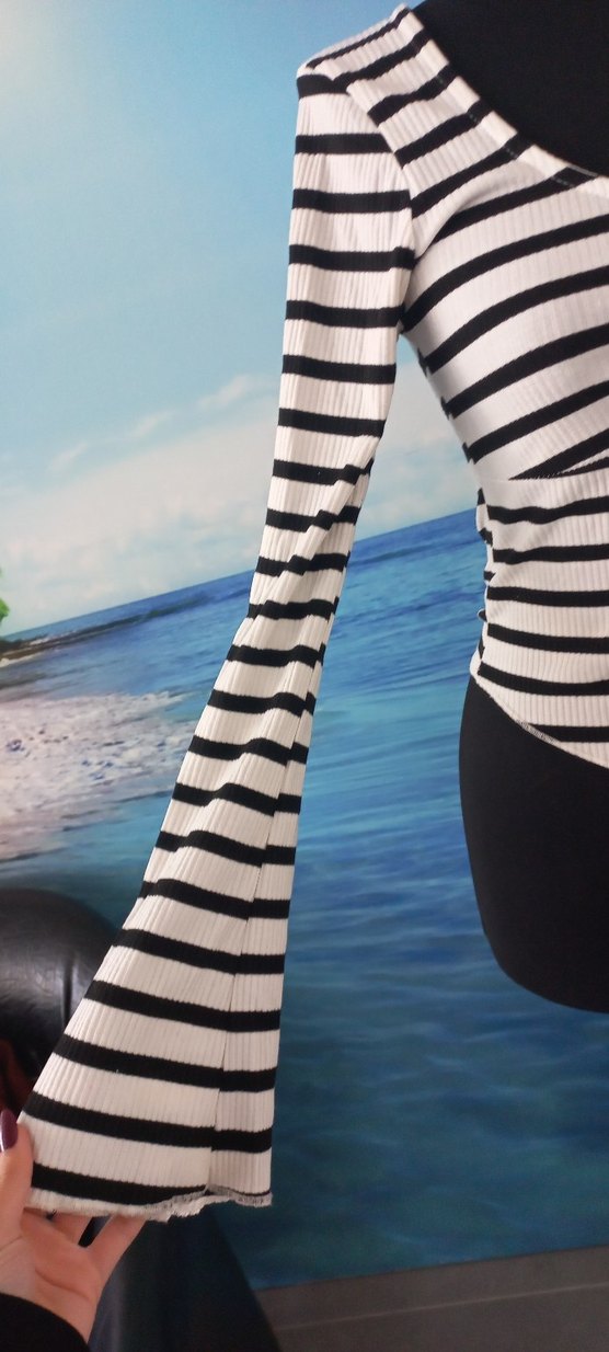 Çizgili V Yaka Uzun Kollu  Bluz - Görsel 4