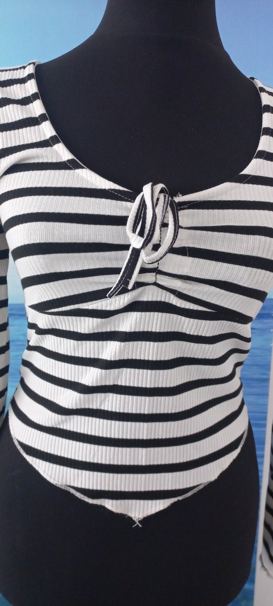 Çizgili V Yaka Uzun Kollu  Bluz - Görsel 2