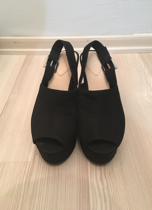 Bershka siyah dolgu topuklu ayakkabı 