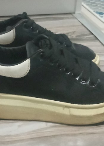 Alexander McQueen 37