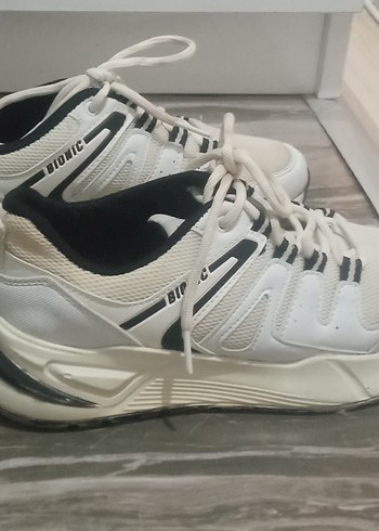 Beyaz Bağcıklı Stiletto Topuklu Spor Ayakkabı