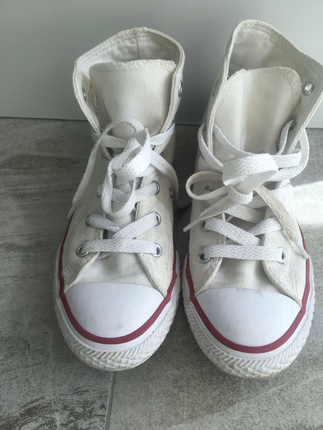 Beyaz converse 32 numara tertemiz