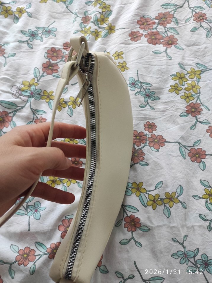 Beyaz Deri Tokalı Minimalist Kadın Çanta - Görsel 2